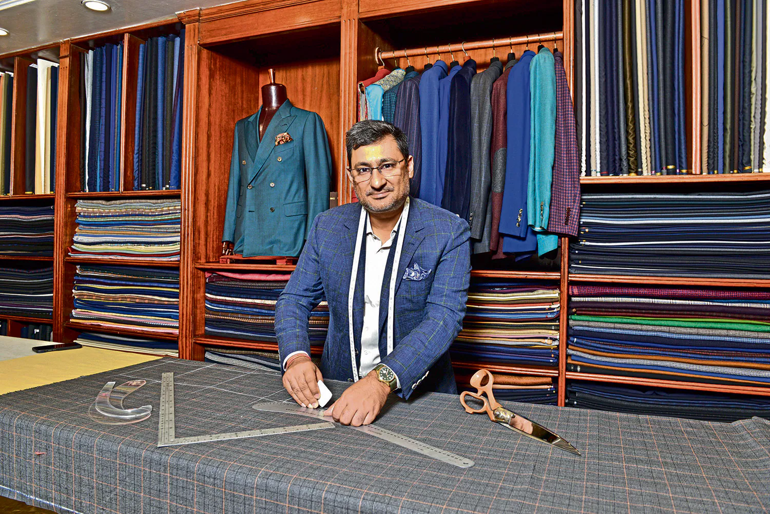 Custom Tailoring & Bespoke Apparel Services